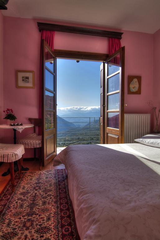 Nefeles Hotel Arachova Exterior photo