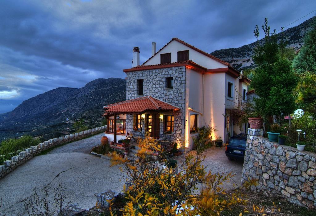 Nefeles Hotel Arachova Exterior photo