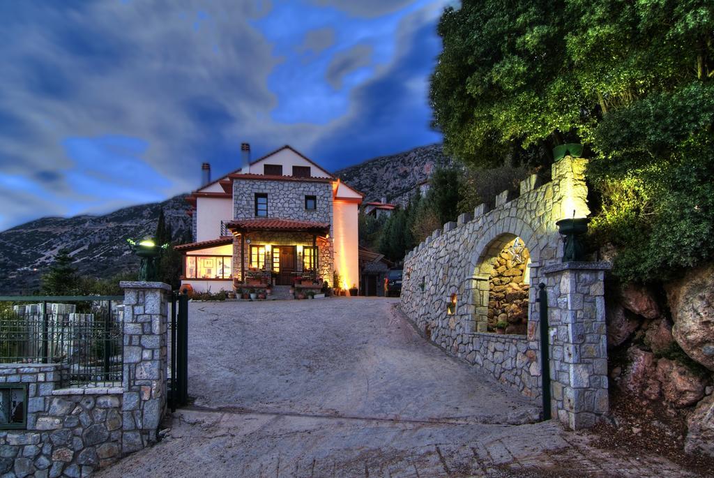 Nefeles Hotel Arachova Exterior photo