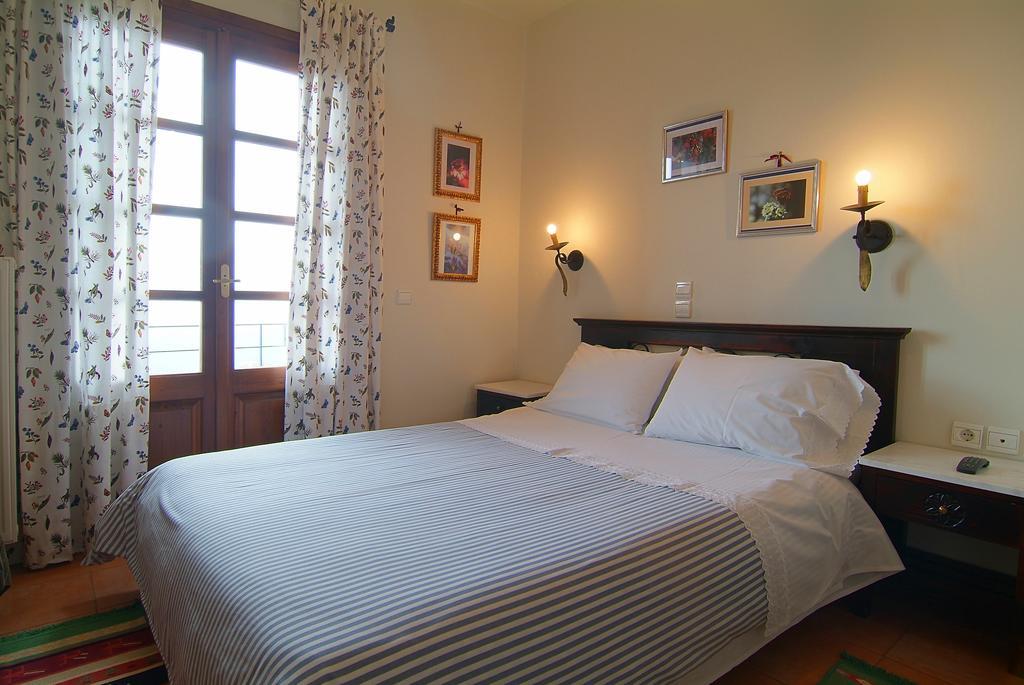 Nefeles Hotel Arachova Exterior photo